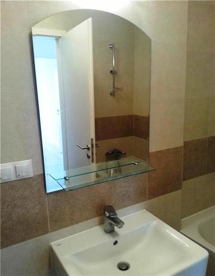 Apartament cu 2 camere decomandat, mobilat în Tractorul