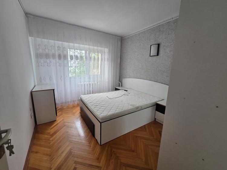Apartament cu 3 camere decomandat în Dacia