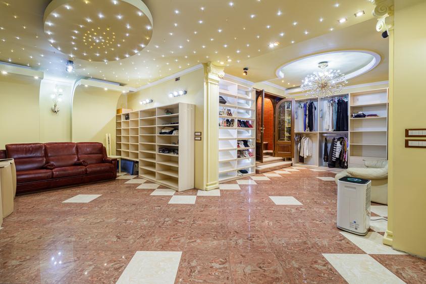 Casă individuală cu 7 camere cu Canalizare în Vatra Luminoasă