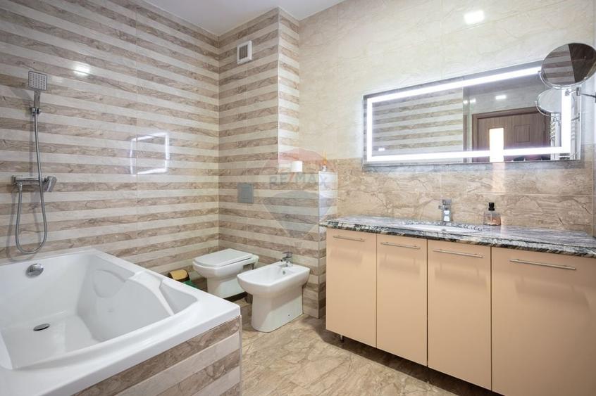 Apartament cu 3 camere decomandat, mobilat în Tractorul