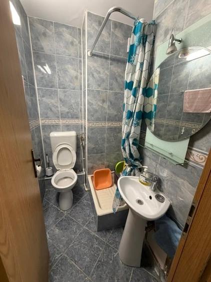 Apartament cu 4 camere semidecomandat în Tineretului