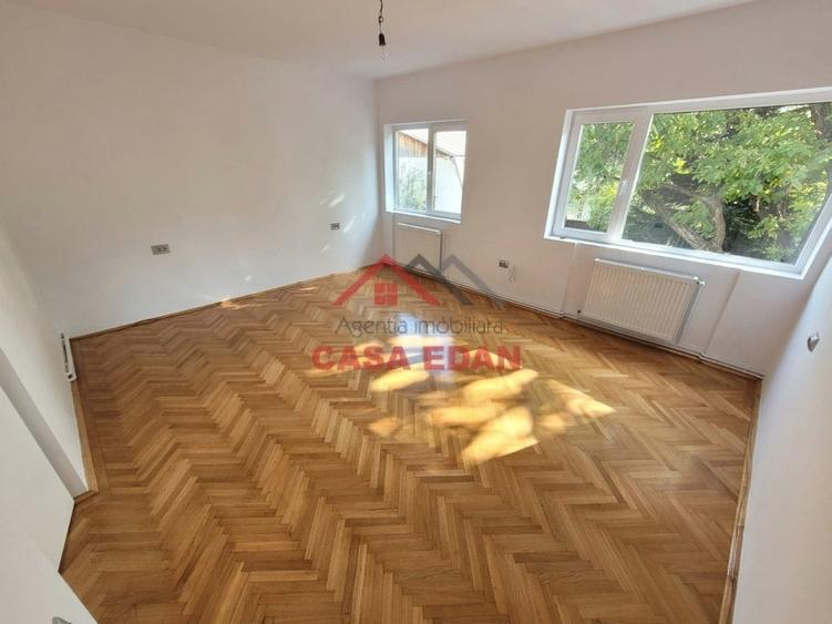Casă individuală cu 6 camere cu Teren 550 Mp în Central