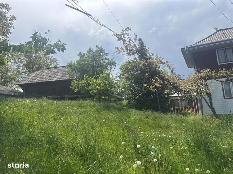 Casă individuală cu 4 camere cu Teren 2600 Mp în Deleni