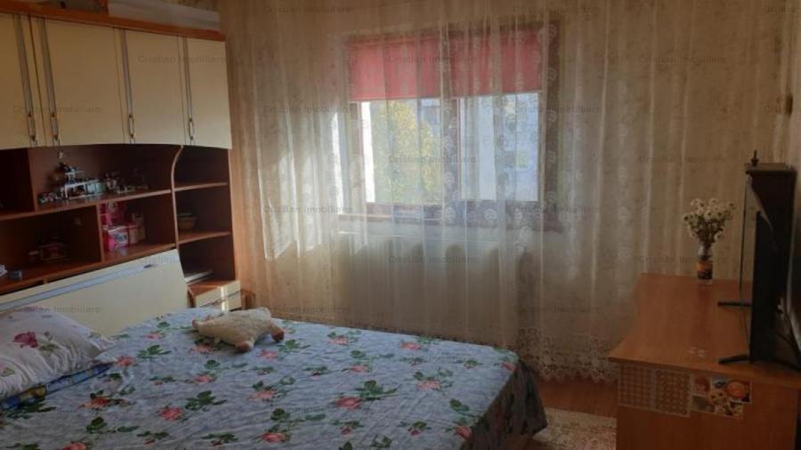Apartament cu 3 camere decomandat în Buzaului