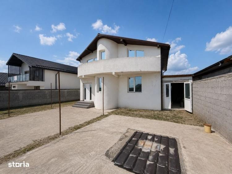 Casă cu 4 camere în Albești