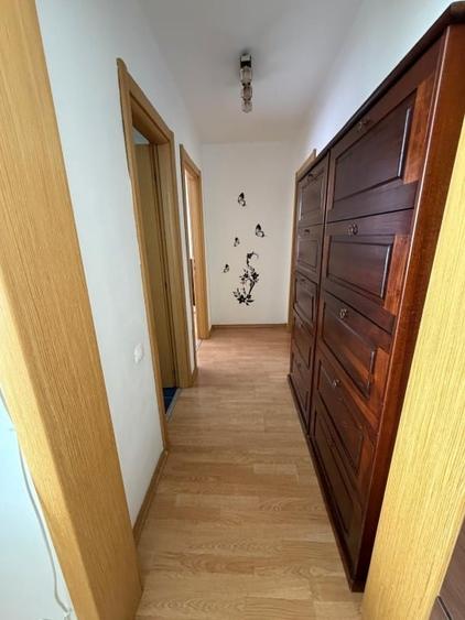 Apartament cu 3 camere semidecomandat, mobilat în Bucureștii Noi
