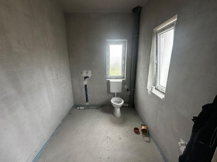 Casă individuală cu 5 camere cu Canalizare în Exterior Est