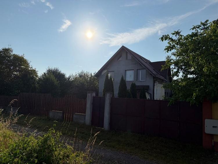 Casă cu 4 camere în Tărlungeni