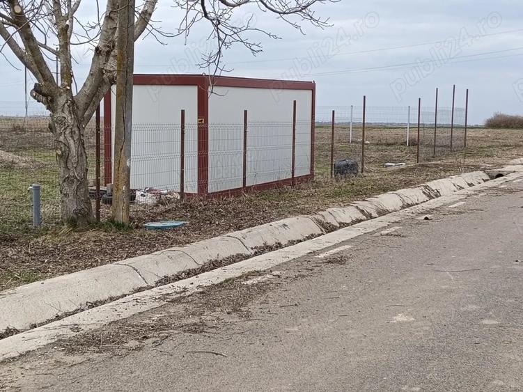 Teren de 2500 mp, în Romanu