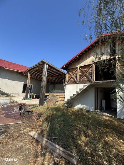 Casă cu Teren 1300 Mp în Bulzești