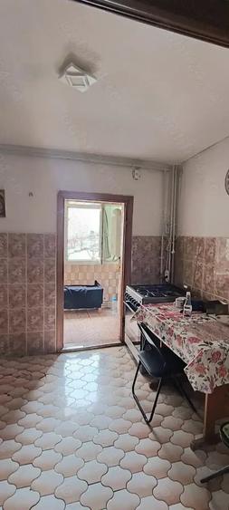 Casă cu 3 camere decomandat în Casa de Cultură