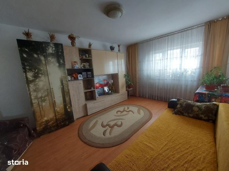 Apartament cu 3 camere decomandat în Micro 11