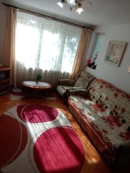 Apartament cu 3 camere semidecomandat, mobilat în Titan