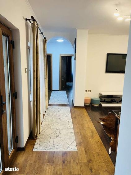 Casă cu 3 camere cu Teren 1994 Mp în Central
