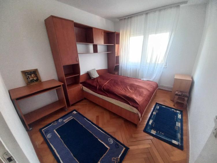 Apartament cu 3 camere decomandat în Zorilor