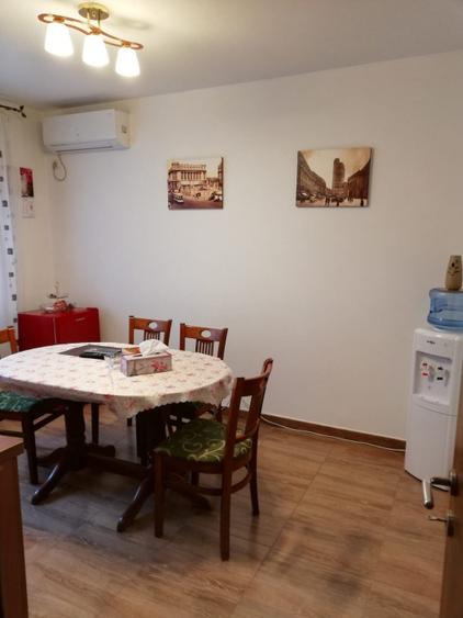 Apartament cu 4 camere semidecomandat în Titan