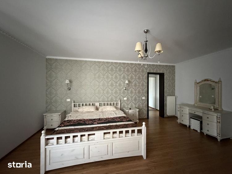 Casă cu 5 camere cu Teren 355 Mp în Central