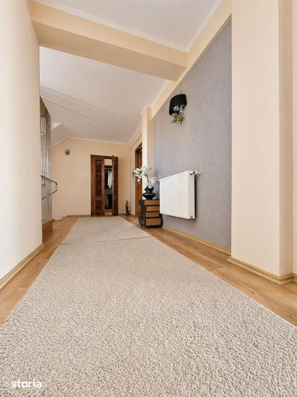 Casă cu 8 camere cu Teren 466 Mp în Central