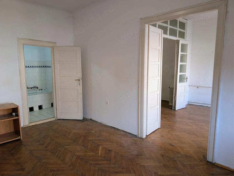 Vand apartament cu 3 camere pe Str Independentei - 5