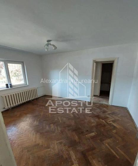 Apartament cu 2 camere, semidecomandat, zona Dambovita