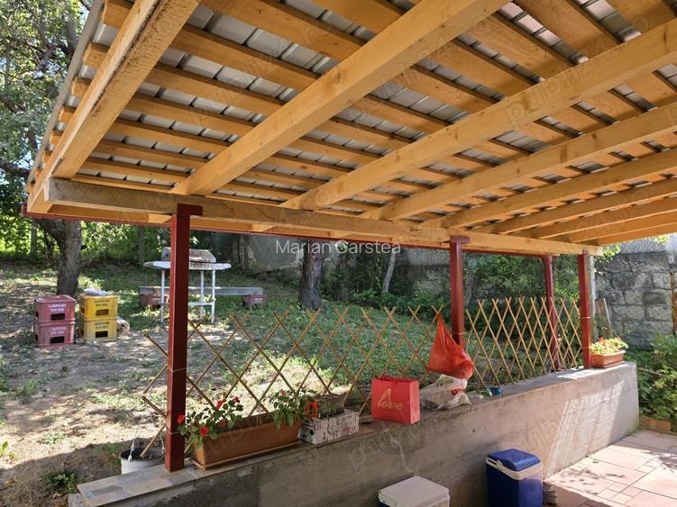 Vand casa la Ocni?a la 300 m de ?trandul Alb Albastru
