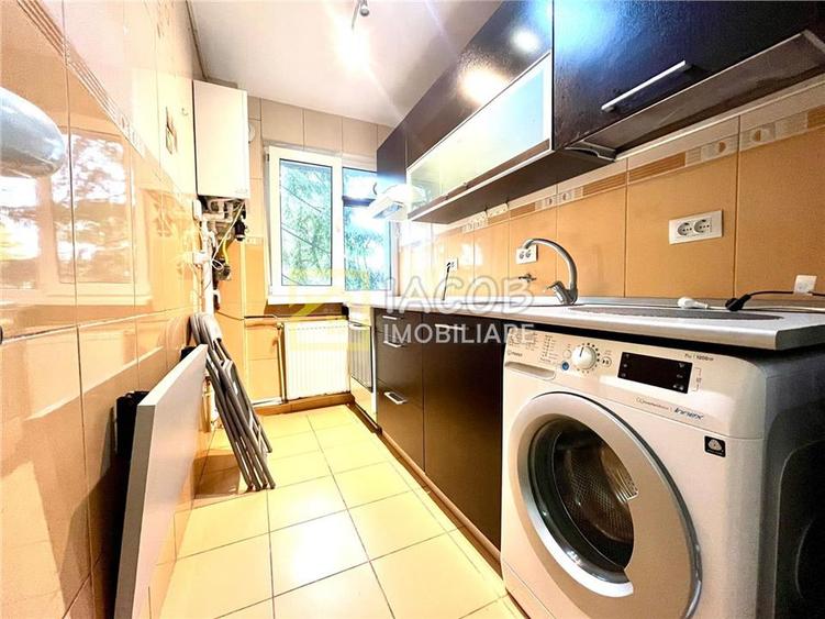 Apartament doua camere, zona Universitatii - Piata Sud Bacau, etajul 1 - 2