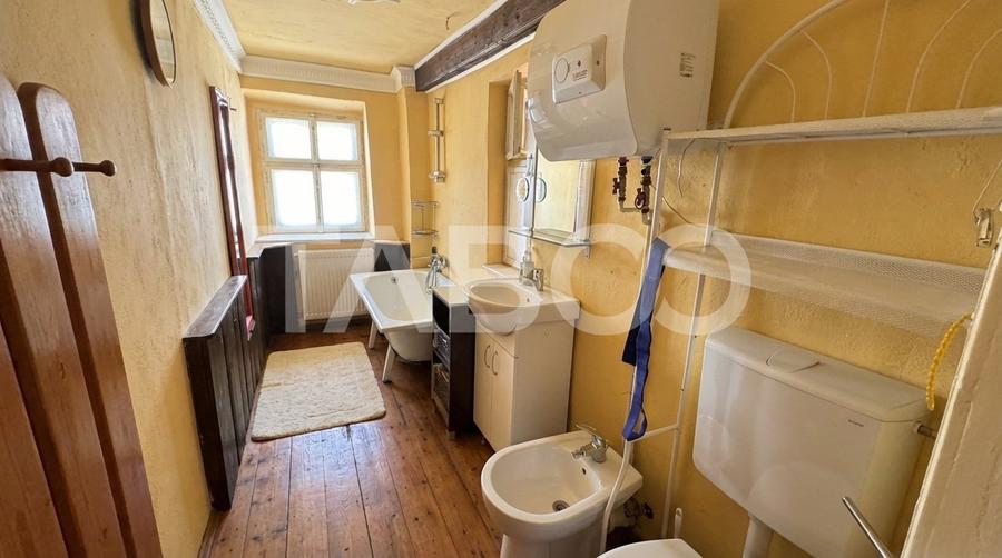 Casa de vanzare cu curte spatioasa loc relaxare si gradina Cornatel - 10