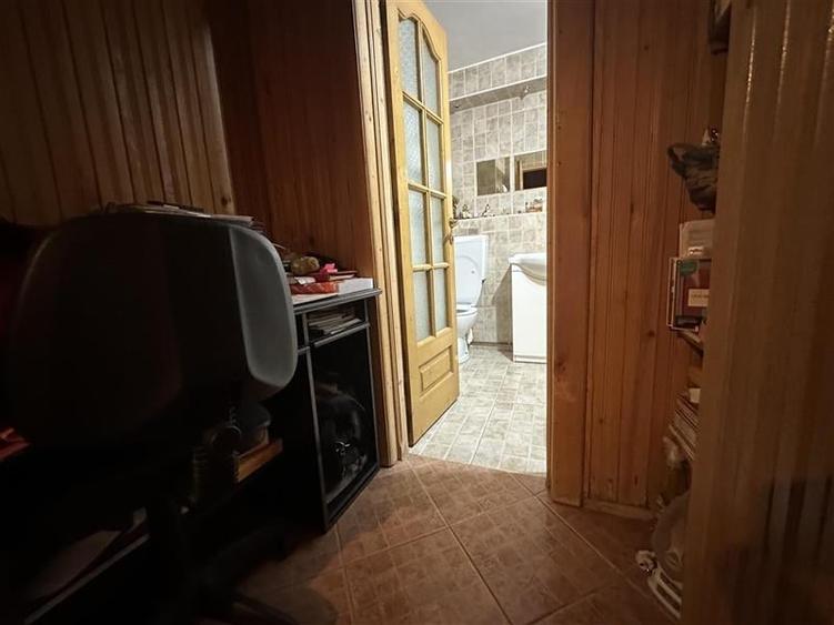 Decomandat la Parter cu Garaj - 5