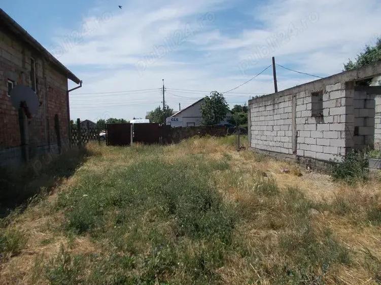 Casa neterminata langa Timisoara, Sacalaz, central, asfalt, utilitati, 1015 mp, FS=15,38mp. Com=0% - 3