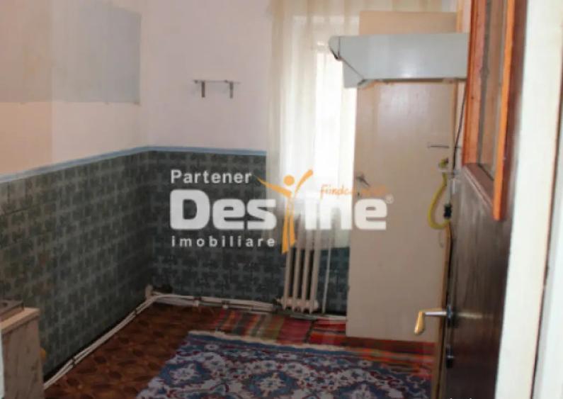 Apartament 3 camere decomandat de 61 mp 2 bai la parter car - 2