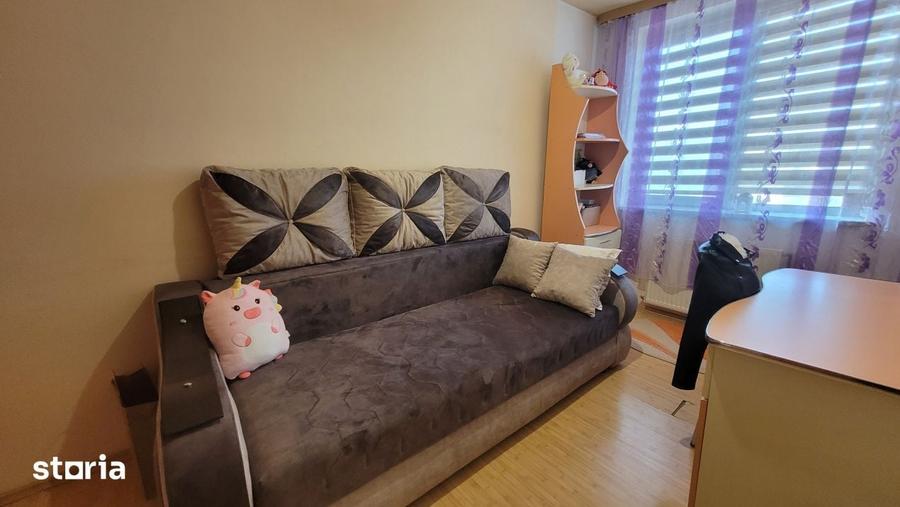 Apartament cu 3 camere semidecomandat în Central