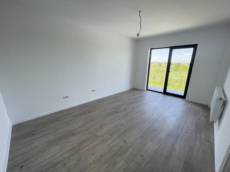 Domnesti 4 dormitoare/ toate utilitatile 400m curte P+1 - 10