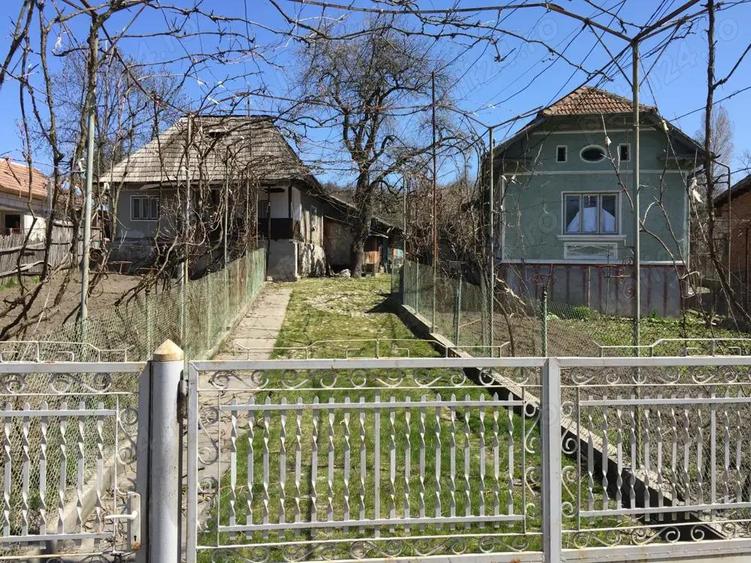 Vand Casa + Teren Barbatesti Valcea (casa batraneasca) total 3851 mp - 1