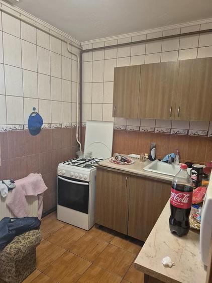 inchiriez apartament 3 camere - 1