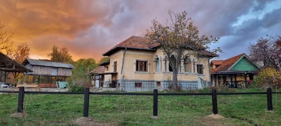 Casa traditionala intr-o zona de vis pe langa Curtea de Arges - 1