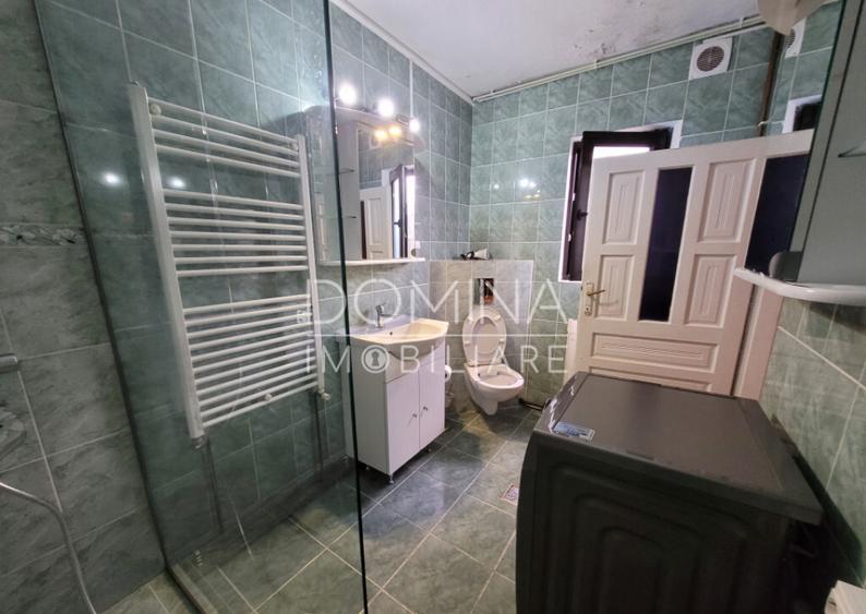 Casa tradi?ionala, in centrul satului Polovragi - 1