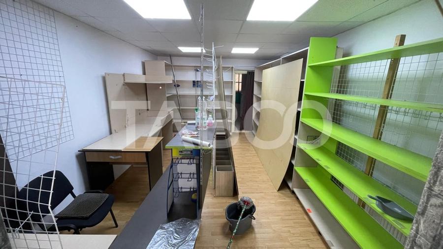 Spatiu comercial de vanzare–central trafic pietonal vitrina - 2