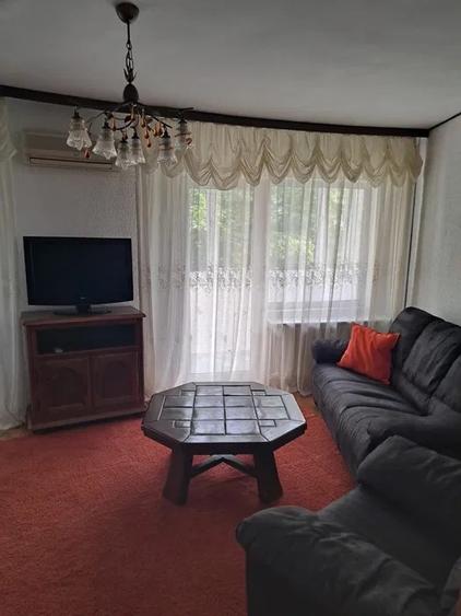 Apartament cu 3 camere decomandat în Obor