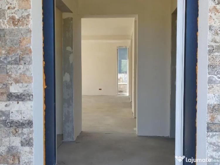 Casa de vanzare la intrare in Corpadea la drumul na?ional - 7