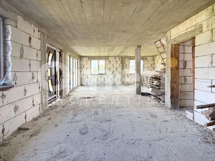 Casă cu potențial imens P+M, teren 7,91 ari, zonă liniștită, Ocna Șugatag. - 3