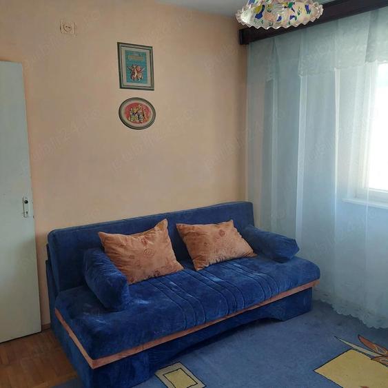 Apartament de vanzare - 3 camere 2 bai - 1