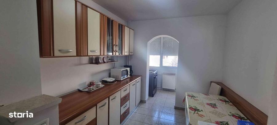 PB ,52 mp, et 3/4, Pia?a Rogerius, mobilat - 7