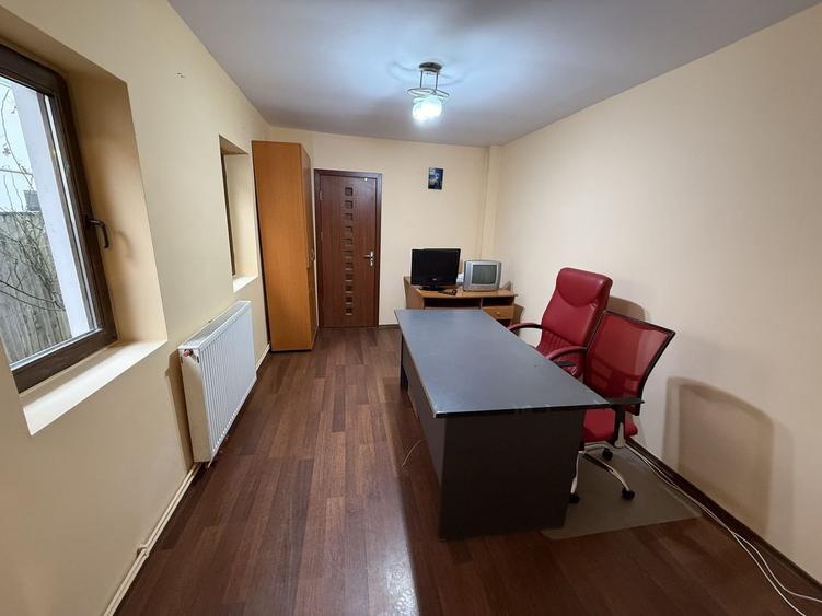 Spațiu de închiriat în Vilă - 2 camere+birou+curte în Campina - 2