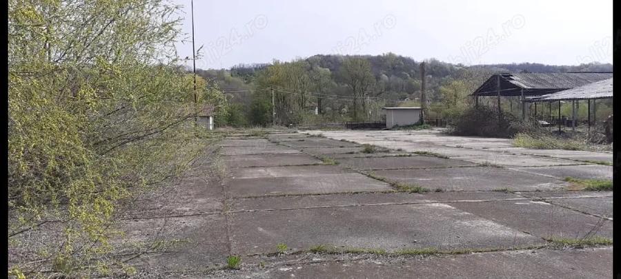 Spațiu comercial, de 4,500 mp, în Șirineasa