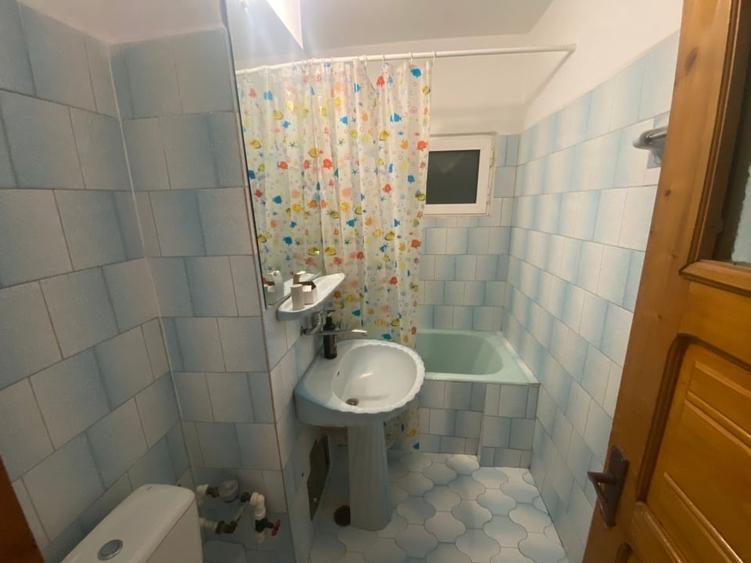 Apartament cu 4 camere decomandat, mobilat în Micro 3