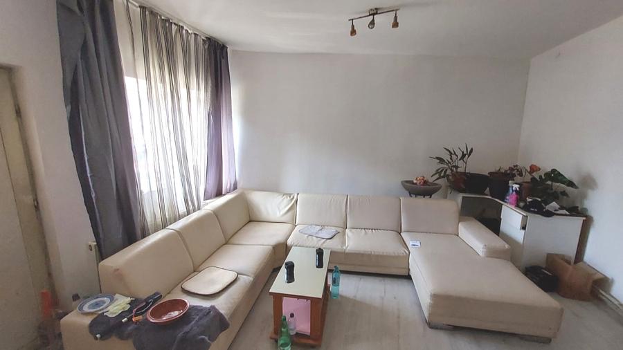 Casă cu 4 camere cu Teren 480 Mp în Piața Cluj