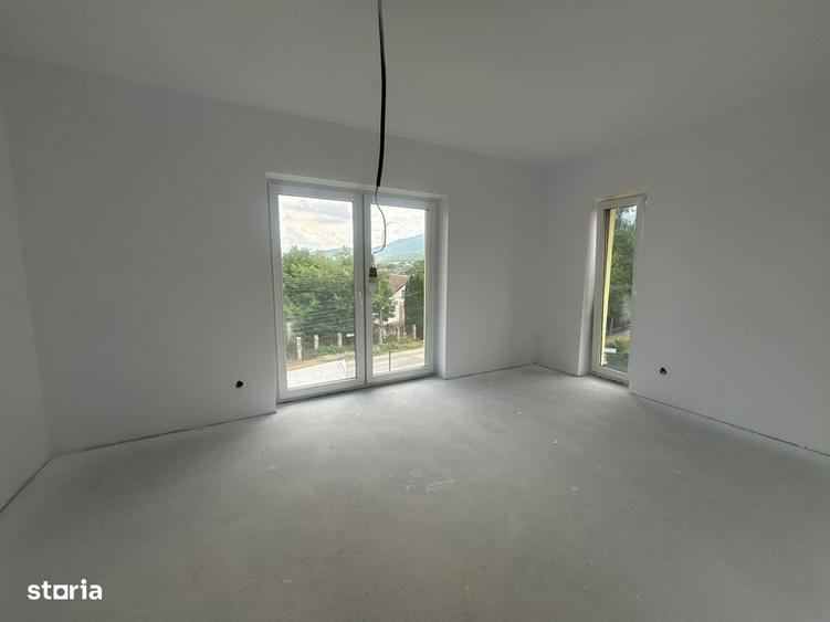 Casă cu 4 camere în Sadu