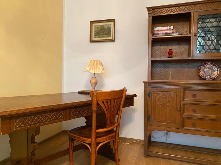 Apartament cu 3 camere decomandat în Drumul Taberei