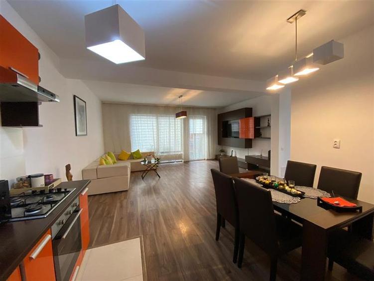Duplex cu 5 camere cu Canalizare în Iris