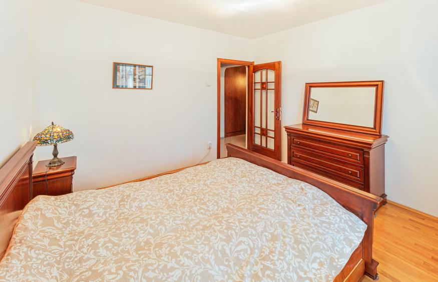 Apartament cu 4 camere decomandat, mobilat în Tineretului